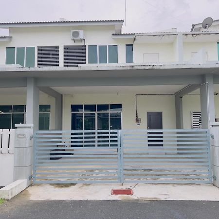 Noor Homestay Paddy View Kangar Bagian luar foto