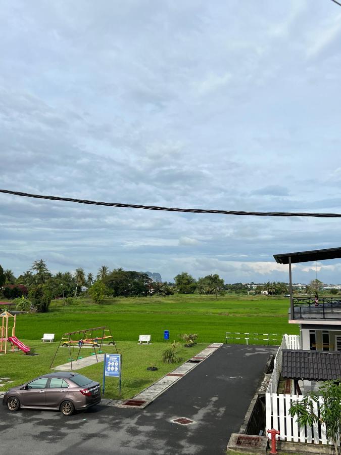 Noor Homestay Paddy View Kangar Bagian luar foto